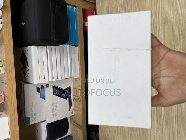 Apple Watch Ultra 2 49mm Natural Titanium · Photo 6