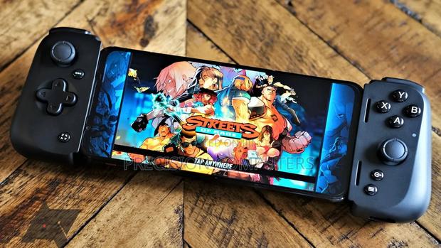 Razer Kishi V2 Gaming Controller for iPhone and Android Devices · Photo 2