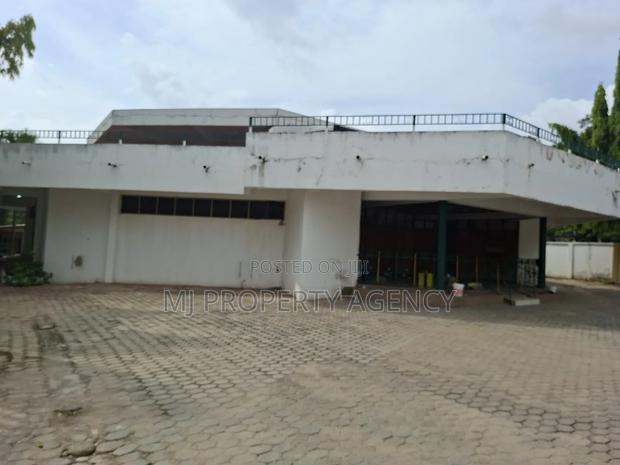 A Church Hall With Offices at Kumasi Amakom · Photo 1