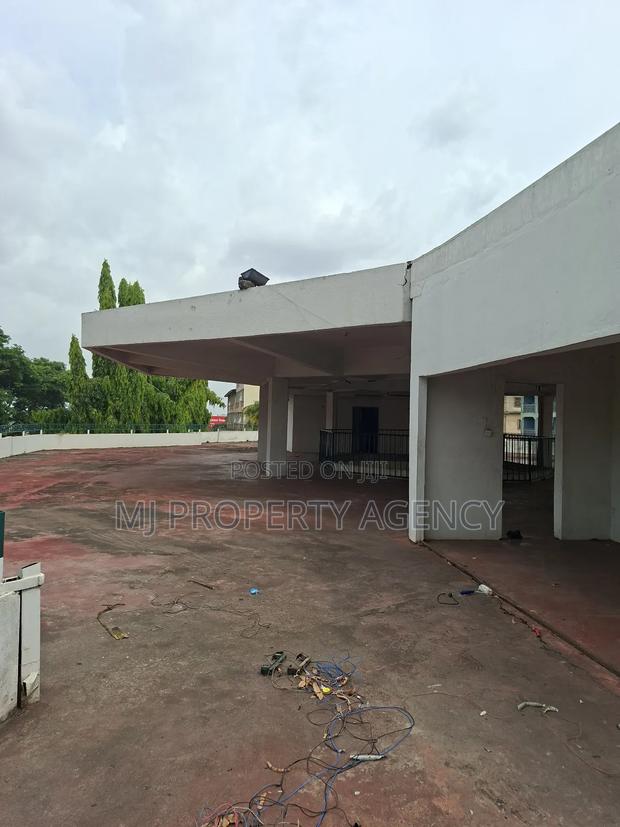 A Church Hall With Offices at Kumasi Amakom · Photo 4