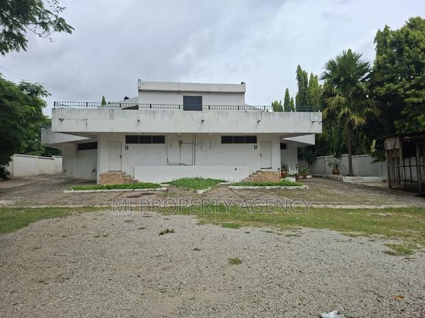A Church Hall With Offices at Kumasi Amakom · Photo 6