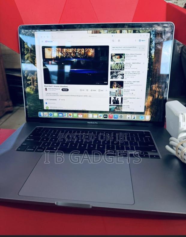 Laptop Apple MacBook Pro 2019 32GB Intel Core I9 SSD 512GB · Photo 1