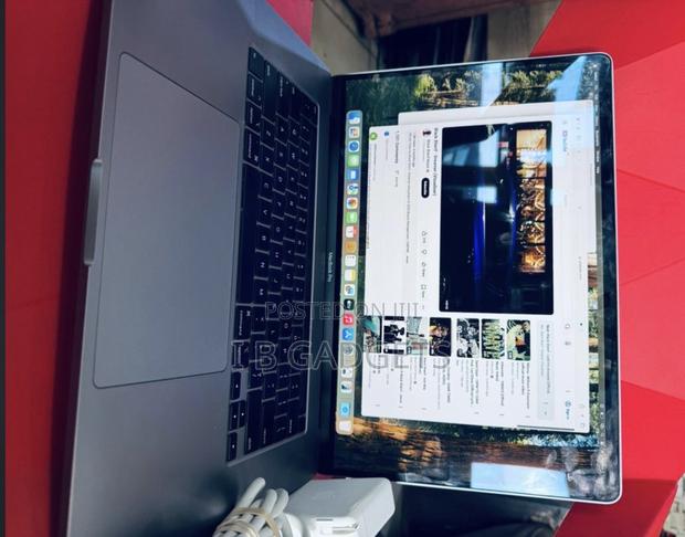 Laptop Apple MacBook Pro 2019 32GB Intel Core I9 SSD 512GB · Photo 2