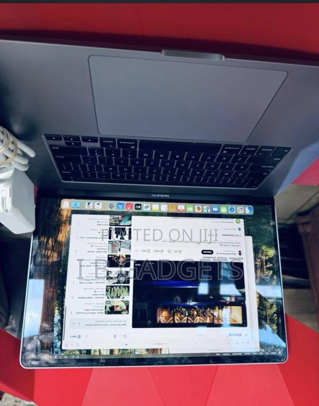 Laptop Apple MacBook Pro 2019 32GB Intel Core I9 SSD 512GB · Photo 3