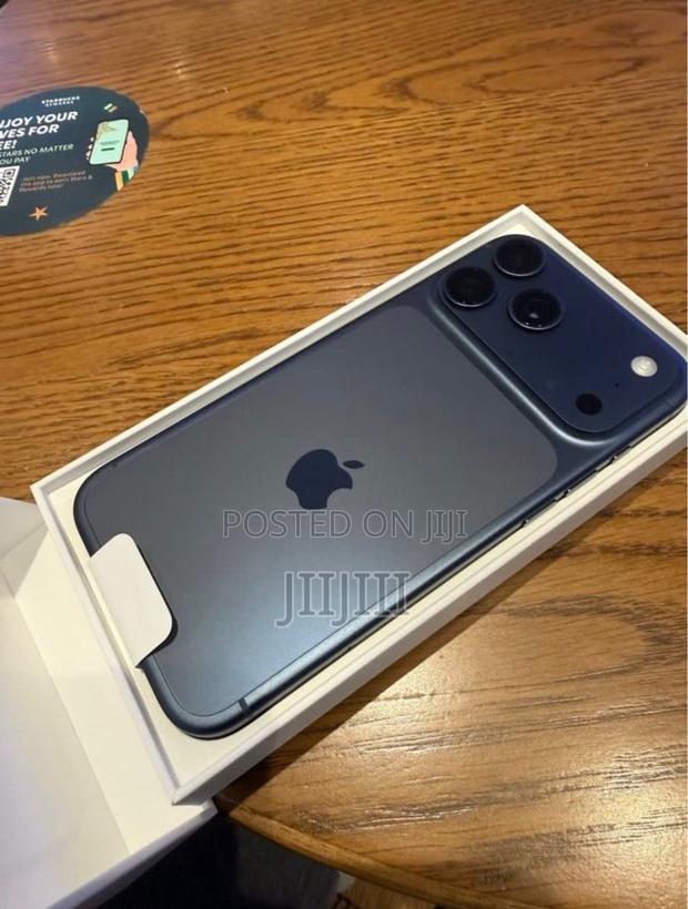 Apple iPhone 17 Pro Max 512 GB Blue · Photo 1