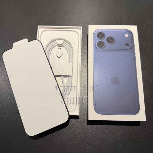 Apple iPhone 17 Pro Max 256 GB Blue · Photo 1