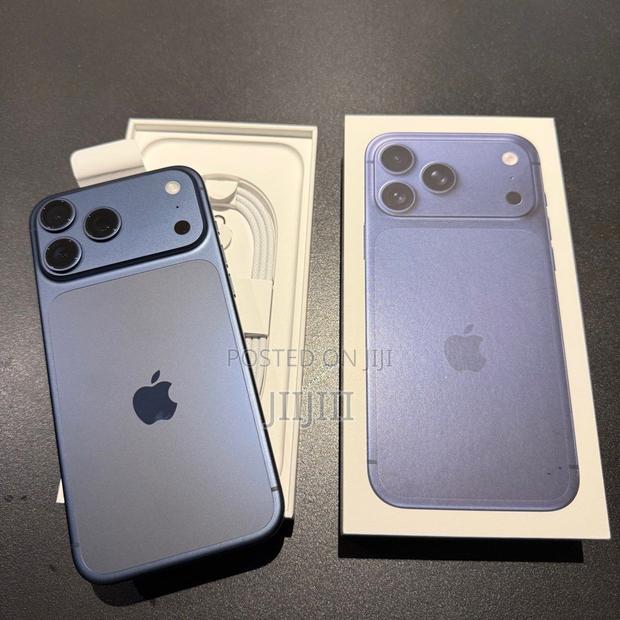 Apple iPhone 17 Pro Max 256 GB Blue · Photo 2