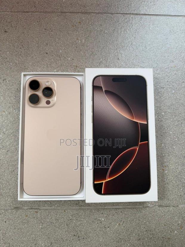 Apple iPhone 16 Pro Max 256 GB Gold · Photo 2