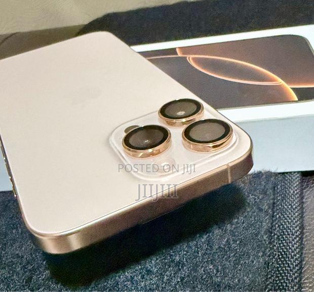Apple iPhone 16 Pro Max 512 GB Gold · Photo 1