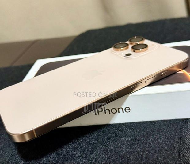 Apple iPhone 16 Pro Max 512 GB Gold · Photo 2