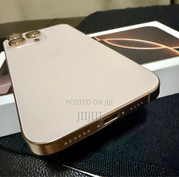 Apple iPhone 16 Pro Max 512 GB Gold · Photo 3