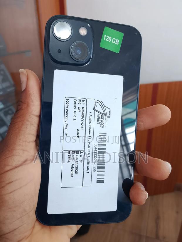 Apple iPhone 13 128 GB Black · Photo 4