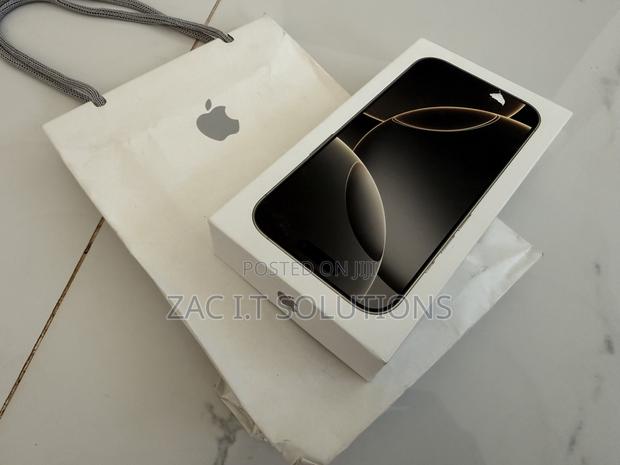 Apple iPhone 16 Pro 128 GB Silver · Photo 3