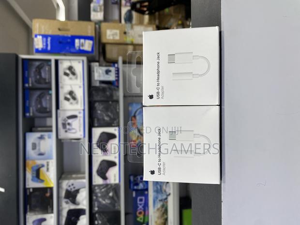 Apple Usb-C to 3.5 Mm Headphone Jack Adapter · Photo 1