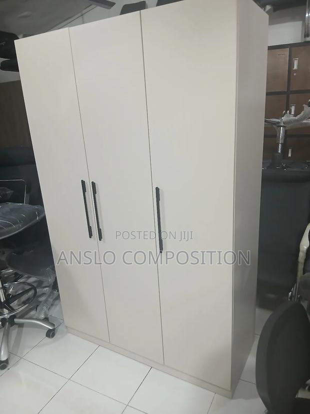 Above All, the Three in One Wardrobe · Photo 2