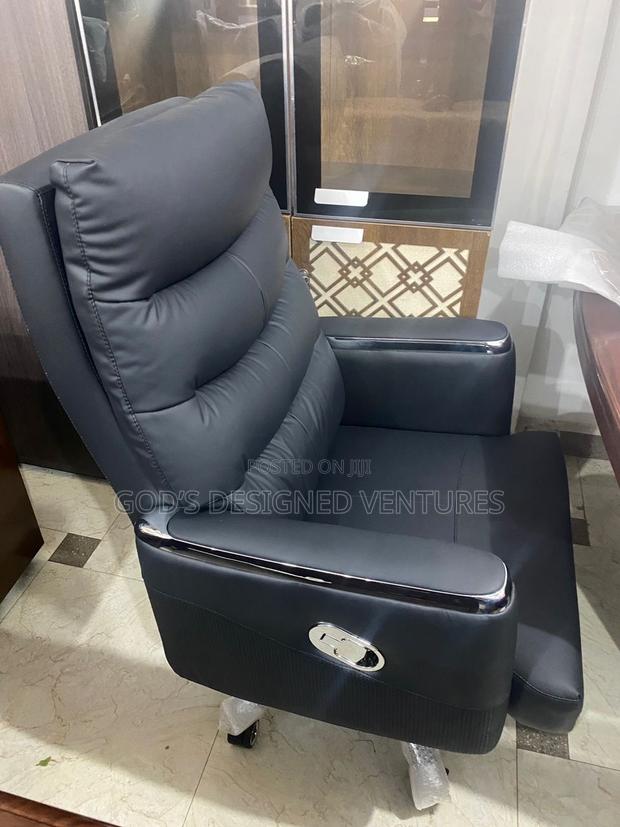 Classic and Well Grounded Executive Office Chair · Photo 2