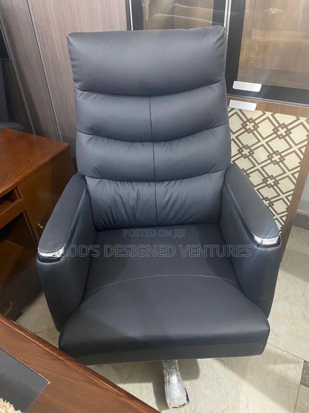 Classic and Well Grounded Executive Office Chair · Photo 1
