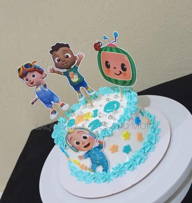 Birthday / Photoshoot Cake · Photo 4