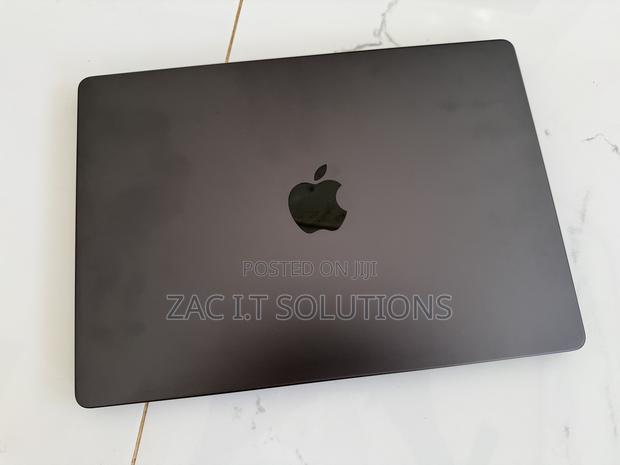 Laptop Apple MacBook Pro 2024 M4 Pro 24GB Apple M4 Pro SSD 1T · Photo 3