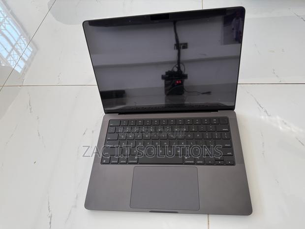 Laptop Apple MacBook Pro 2024 M4 Pro 24GB Apple M4 Pro SSD 1T · Photo 2
