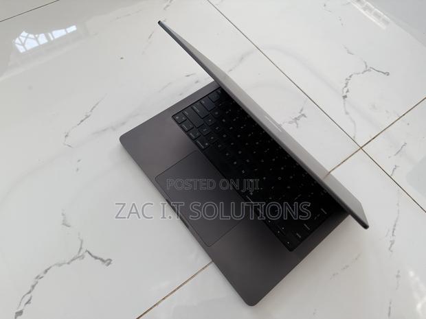 Laptop Apple MacBook Pro 2024 M4 Pro 24GB Apple M4 Pro SSD 1T · Photo 4