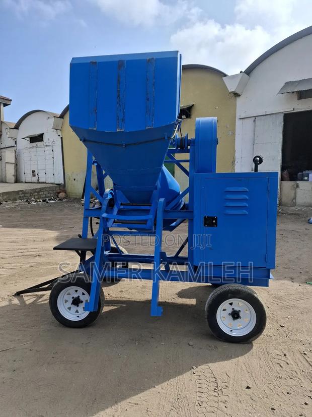 Self Load Concrete Mixer · Photo 1
