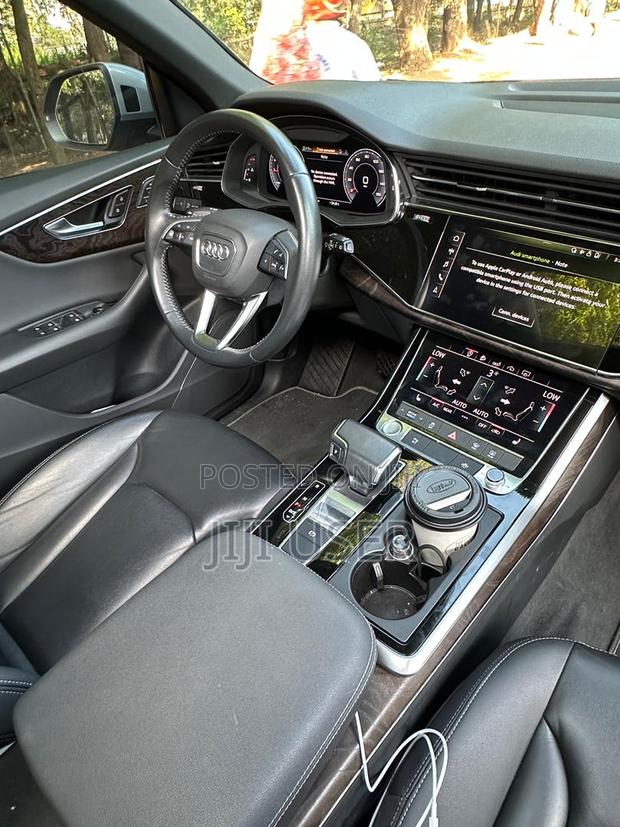 Audi Q8 55 Premium AWD quattro 2020 Gray · Photo 4