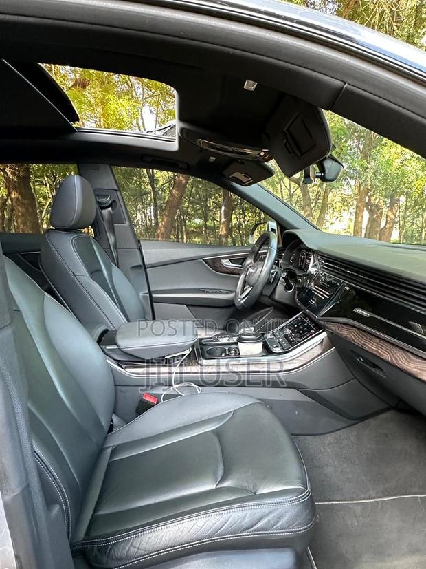 Audi Q8 55 Premium AWD quattro 2020 Gray · Photo 5
