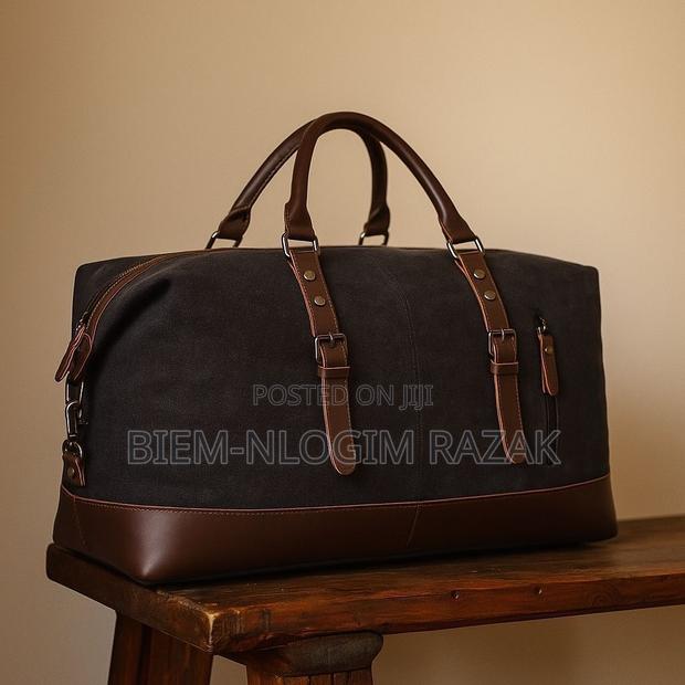 High Quality Traveling Bags Available in Stock · Photo 7