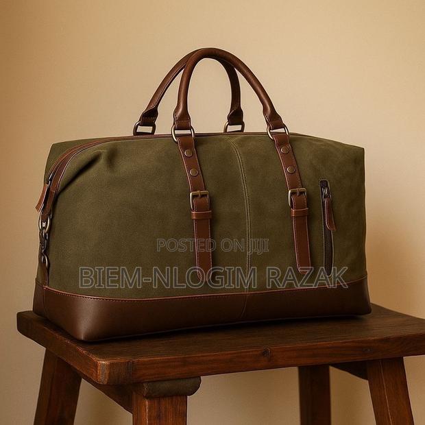 High Quality Traveling Bags Available in Stock · Photo 8