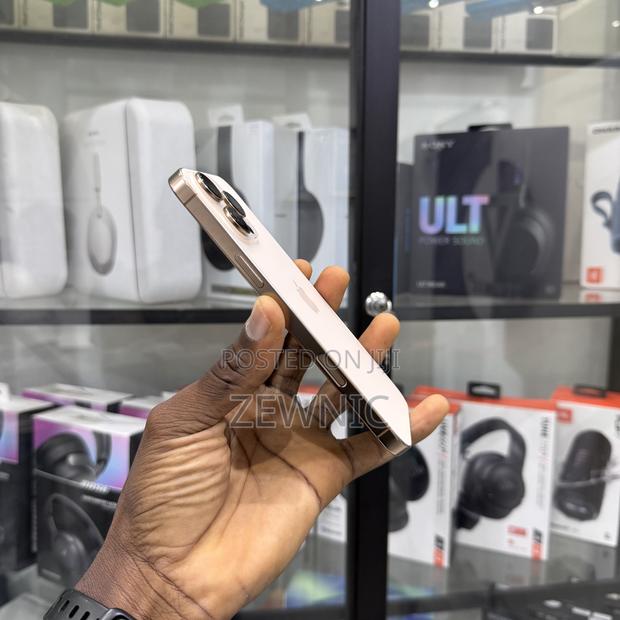 Apple iPhone 16 Pro Max 512 GB · Photo 4