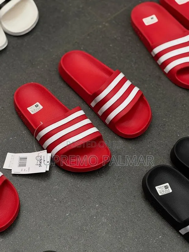 ADILETTE AQUA Adidas Slides - 3-Stripes Casual Slippers · Photo 1