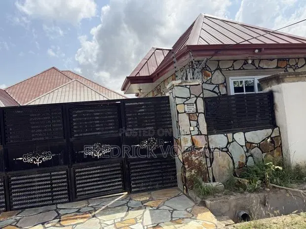 5bdrm Apartment in Dr Roo Villa, Amasaman for rent · Photo 1