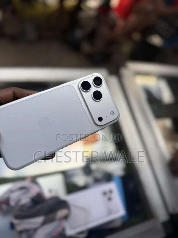 Apple iPhone 17 Pro Max 256 GB White · Photo 1