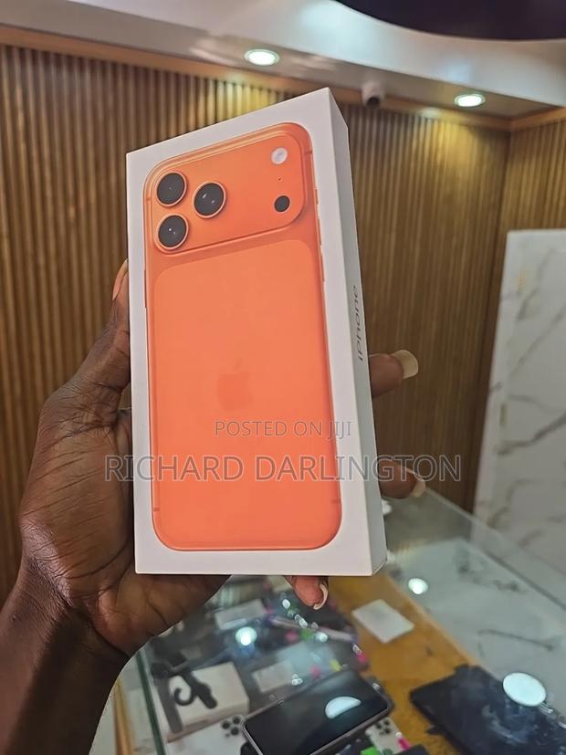 New Apple iPhone 17 Pro Max 256 GB Orange · Photo 1