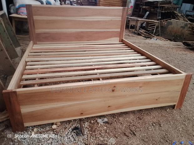Queen Size Wooden Bed · Photo 1