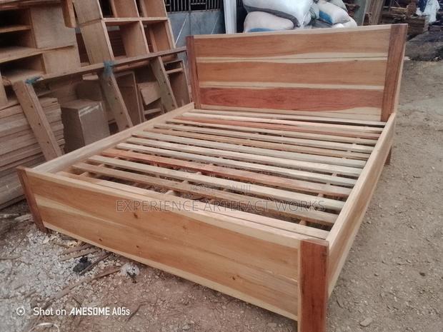 Queen Size Wooden Bed · Photo 2