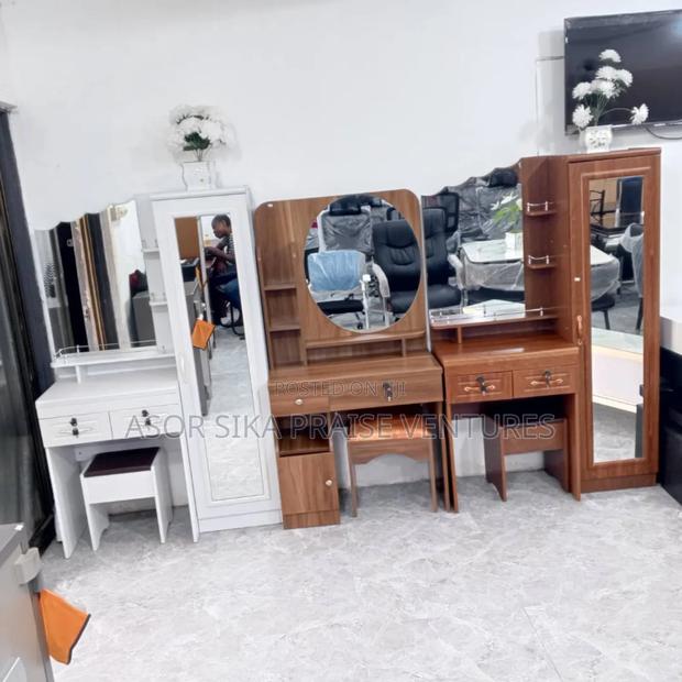 Dressing Mirror · Photo 1