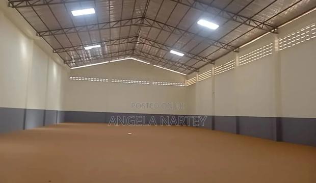 7000 Square Meter Warehouse for Sale at Spintex · Photo 3