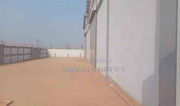 7000 Square Meter Warehouse for Sale at Spintex · Photo 4