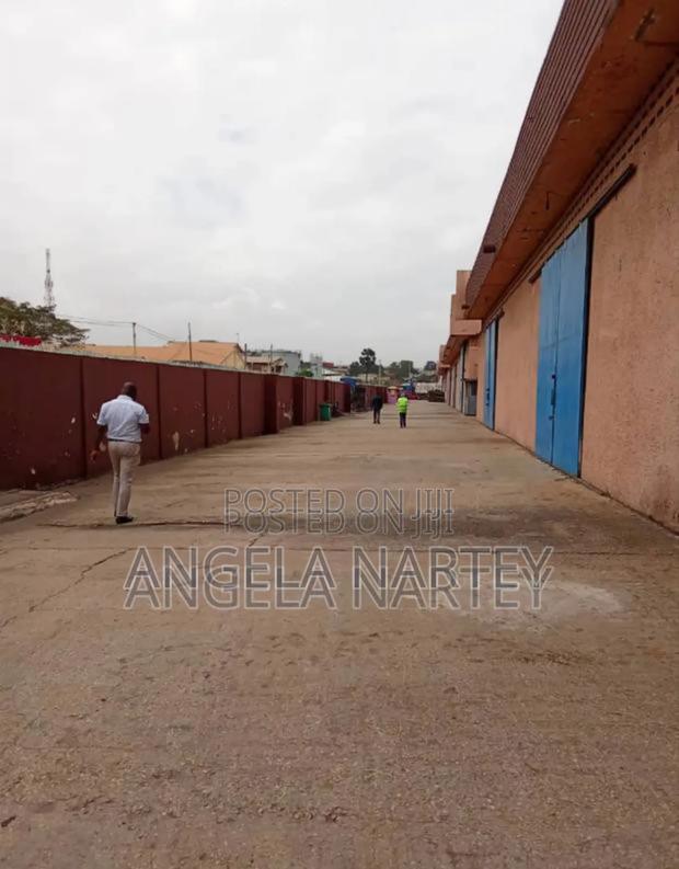 7000 Square Meter Warehouse for Sale at Spintex · Photo 6