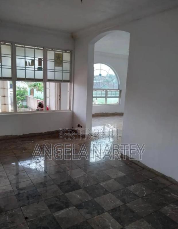 7bdrm House in East Legon for sale · Photo 2