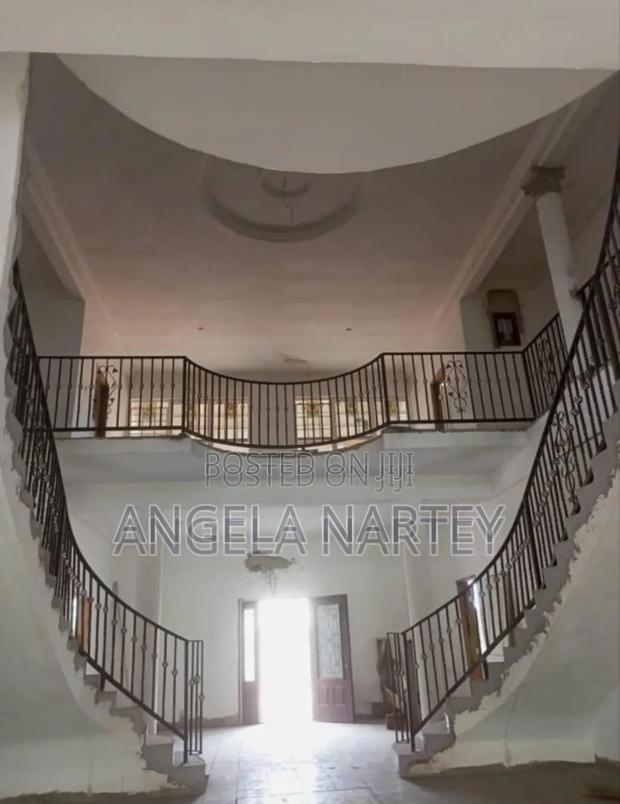 7bdrm House in East Legon for sale · Photo 3