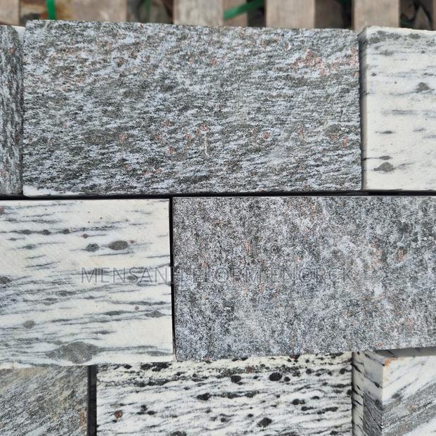Stone Seler · Photo 1