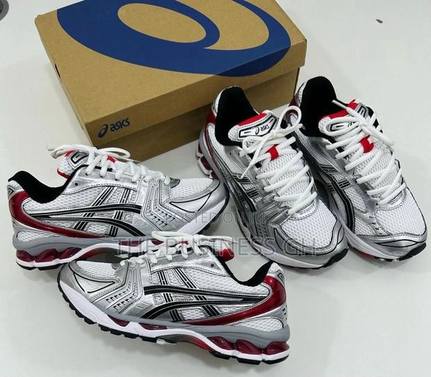 Asics Sneakers · Photo 1