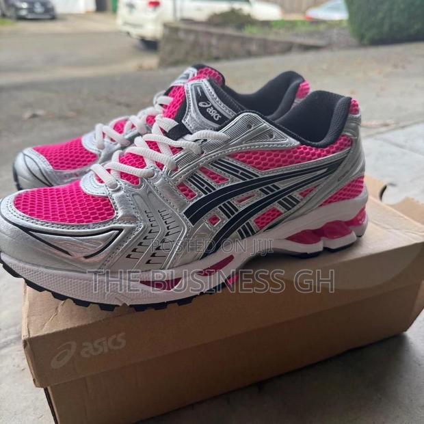 Asics Sneakers · Photo 2
