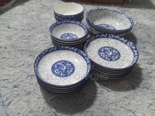 26 Pieces Ceramic Plates · Photo 3
