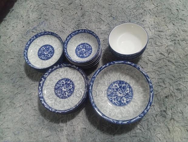 26 Pieces Ceramic Plates · Photo 4