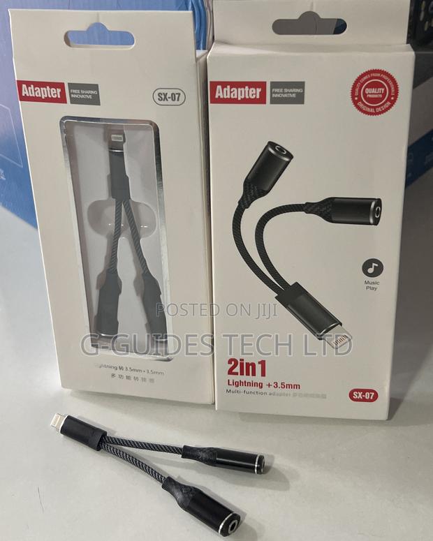 2 in 1 iPhone to 3.5mm Adapter, 2-in-1 Lightning + 3.5mm Audio Adapter · Photo 1