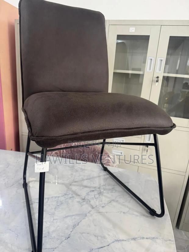 Classic Dining Chair · Photo 1